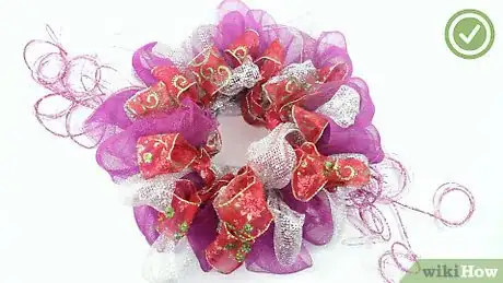 Image intitulée Make a Deco Mesh Wreath Step 11