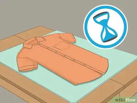 Image intitulée Stretch a Shirt Step 12