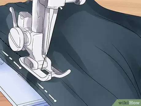 Image intitulée Cut a Hoodie Step 12