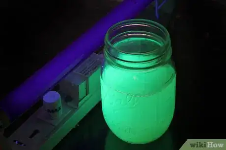 Image intitulée Make a Glow in the Dark Fluid Step 4