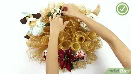 Image intitulée Make a Deco Mesh Wreath Step 16