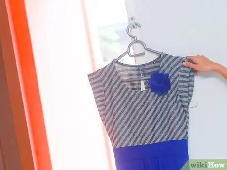 Image intitulée Stop Static on a Dress Clinging to You Step 10