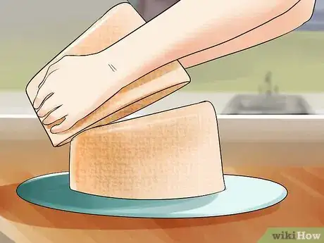 Image intitulée Use Topsy Turvy Cake Pans Step 8