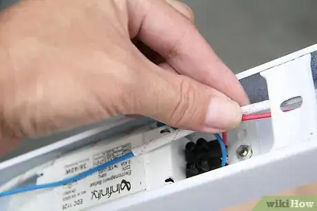 Image intitulée Replace the Ballast in a Fluorescent Lighting Fixture Step 10