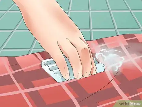 Image intitulée Get Out Blood Stains Step 3