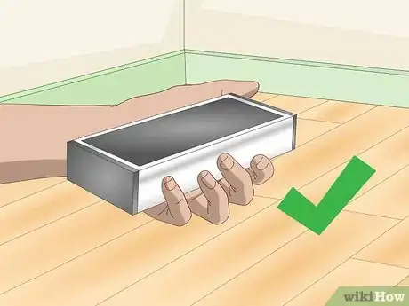 Image intitulée Close Gaps in Laminate Flooring Step 1