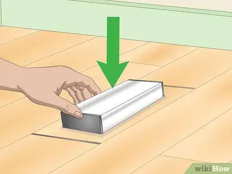Image intitulée Close Gaps in Laminate Flooring Step 3