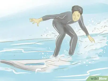 Image intitulée Stand Up on a Surfboard Step 8