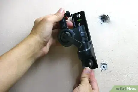Image intitulée Mount a Flat Screen TV Step 10