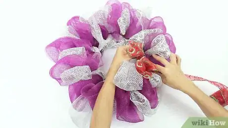 Image intitulée Make a Deco Mesh Wreath Step 10