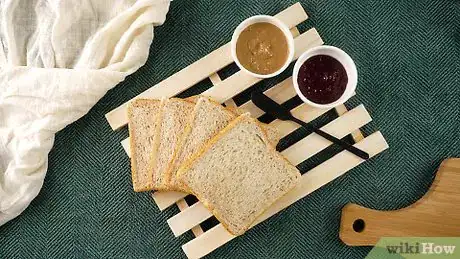 Image intitulée Make a Peanut Butter and Jelly Sandwich Step 1
