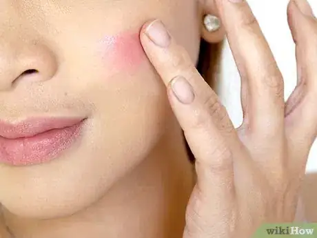 Image intitulée Wear Blush Step 7
