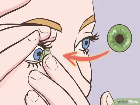Image intitulée Apply Eye Makeup With Contact Lenses Step 3