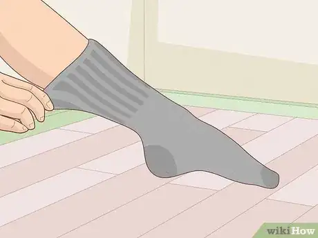 Image intitulée Break in Your Brand New Dr Martens Boots Step 1