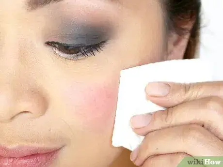 Image intitulée Wear Blush Step 8