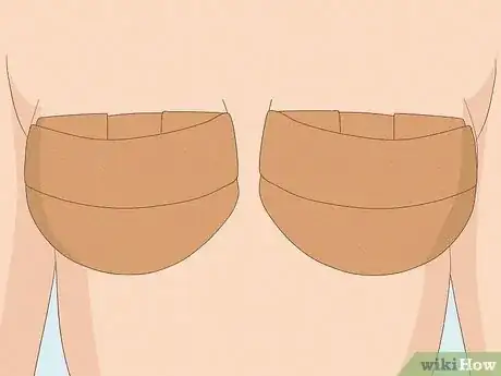 Image intitulée Tape Your Boobs for a Strapless Dress Step 6