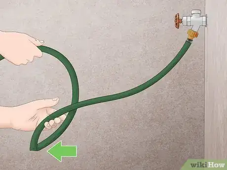 Image intitulée Drain a Hot Tub Easily Using a Drain Garden Hose Step 3