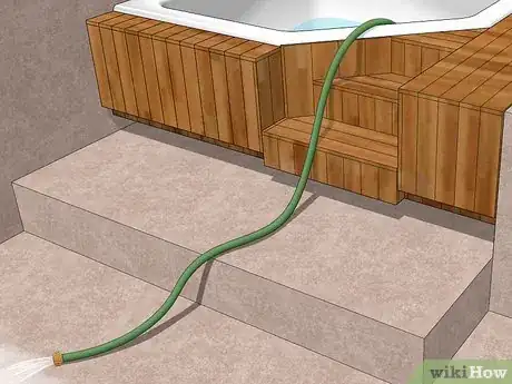 Image intitulée Drain a Hot Tub Easily Using a Drain Garden Hose Step 5