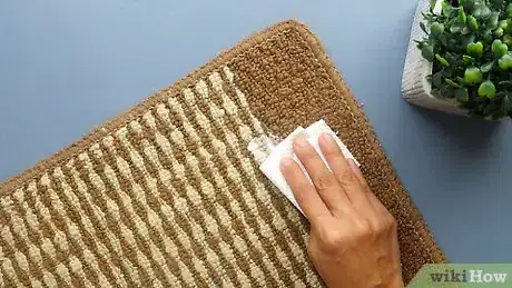 Image intitulée Get Adhesive out of Carpet Step 1