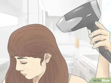 Image intitulée Prevent Static Electricity in Your Hair Step 1