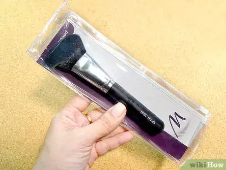 Image intitulée Wear Blush Step 3