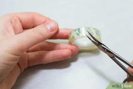 Image intitulée Fix a Broken Fingernail Step 2