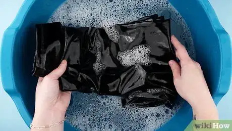 Image intitulée Care for Latex Clothing Step 1