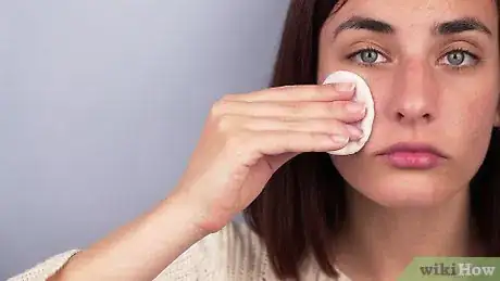 Image intitulée Use Rose Water for Beautiful Skin Step 1