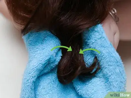 Image intitulée Keep Your Hair Healthy when You Straighten It Every Day Step 9