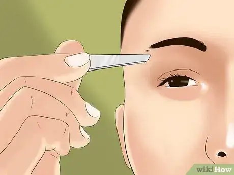 Image intitulée Look Good for Your Passport Photo Step 13
