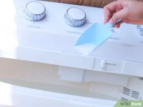 Image intitulée Stop Static on a Dress Clinging to You Step 9