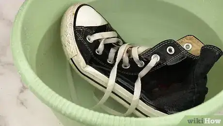 Image intitulée Get Paint Off Canvas Shoes Step 24