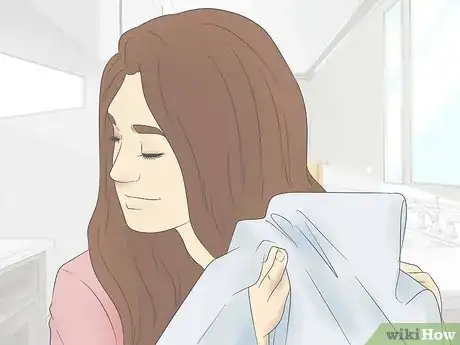 Image intitulée Prevent Static Electricity in Your Hair Step 6