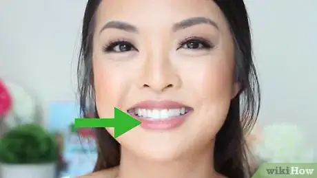Image intitulée Make a Round Face Appear Thinner Step 5