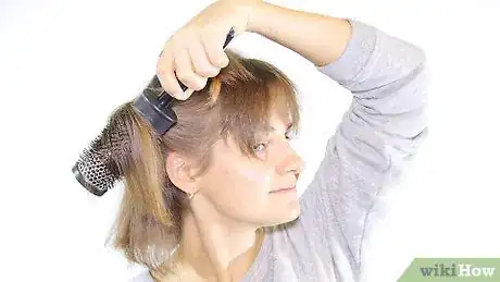 Image intitulée Blow Dry Short Hair Step 11