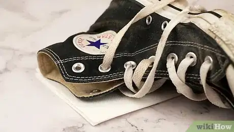 Image intitulée Get Paint Off Canvas Shoes Step 13