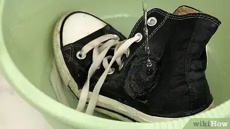 Image intitulée Get Paint Off Canvas Shoes Step 25
