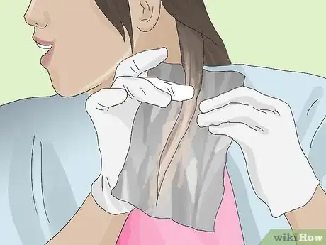 Image intitulée Do Ombre (Dip Dye) Hair at Home Step 13