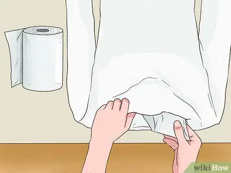 Image intitulée Clean a Wedding Gown Step 3