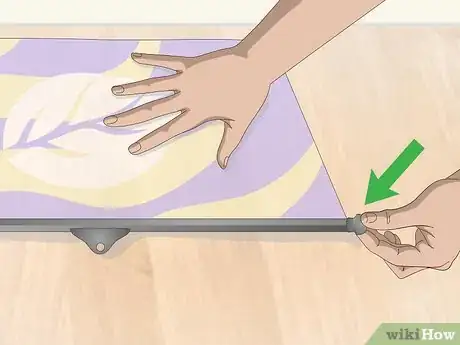 Image intitulée Hang a Silk Poster Step 3