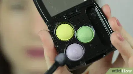 Image intitulée Use Color Correcting Concealers Step 1