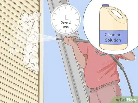Image intitulée Pressure Wash Vinyl Siding Step 12