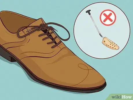 Image intitulée Stretch Suede Shoes Step 13