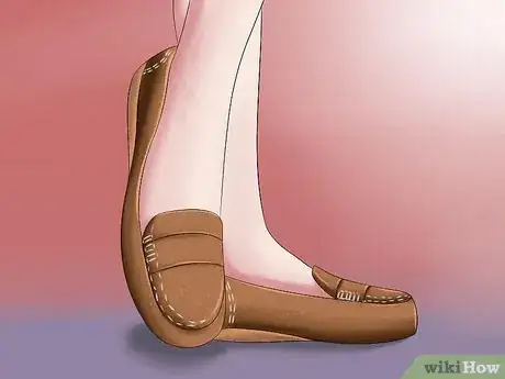 Image intitulée Dress Like a 100 Year Old Woman Step 4