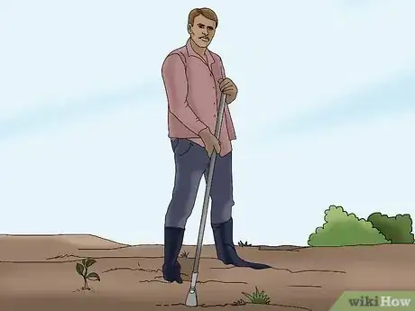Image intitulée Hoe Weeds Step 3
