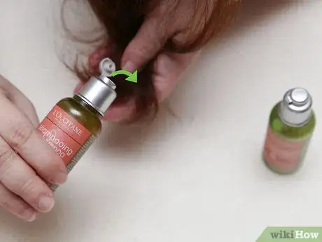 Image intitulée Keep Your Hair Healthy when You Straighten It Every Day Step 7