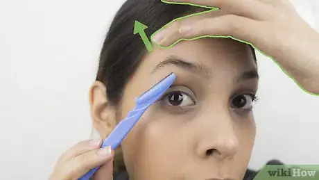 Image intitulée Shape Your Eyebrows with a Razor Step 4