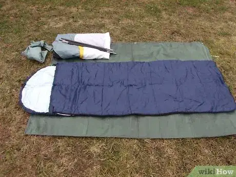 Image intitulée Roll a Sleeping Bag Step 1