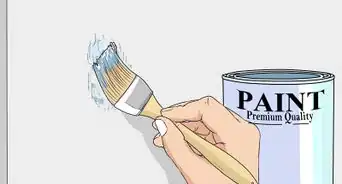 enlever des taches de pâte adhésive des murs
