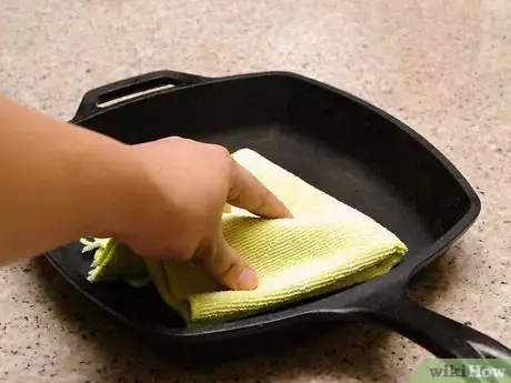 Image intitulée Care for a Cast Iron Skillet Step 3